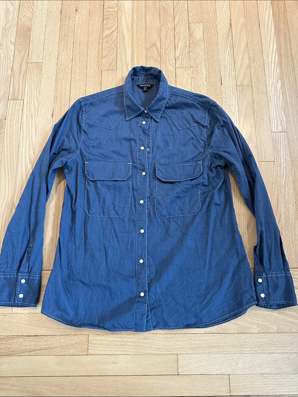 5 for $25 // Massimo Dutti lightweight denim blouse pearl snaps size 8